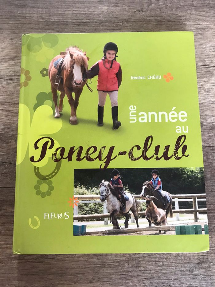 Livre « Une année au poney-club » Éditions Fleurus