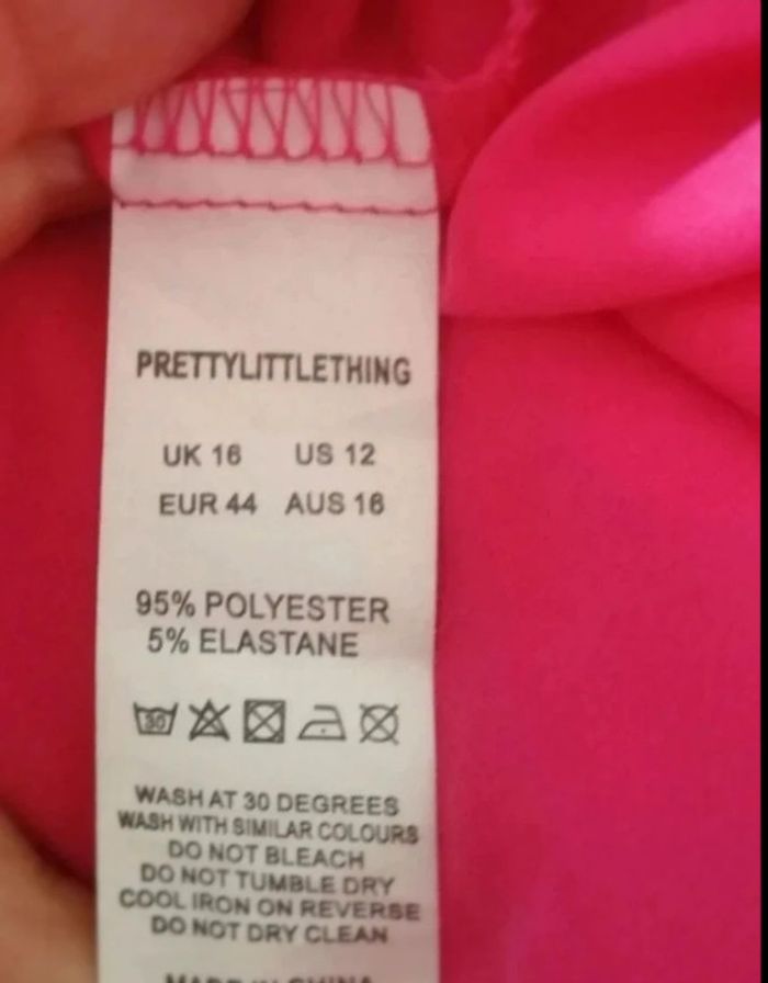 Robe satinée dos nu - photo numéro 4