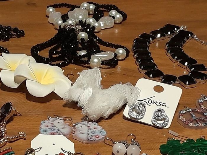 💎 Gros lot de bijoux (boucles d’oreilles et colliers sautoirs) - photo numéro 4