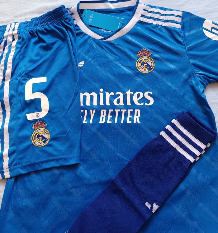 Beau maillot belingham Real de Madrid taille 10 ans modèle 2026 - photo numéro 2
