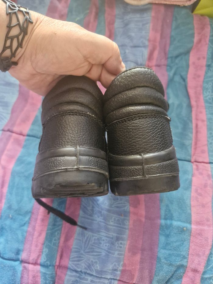 Chaussures de sécurité en parfait état - photo numéro 3
