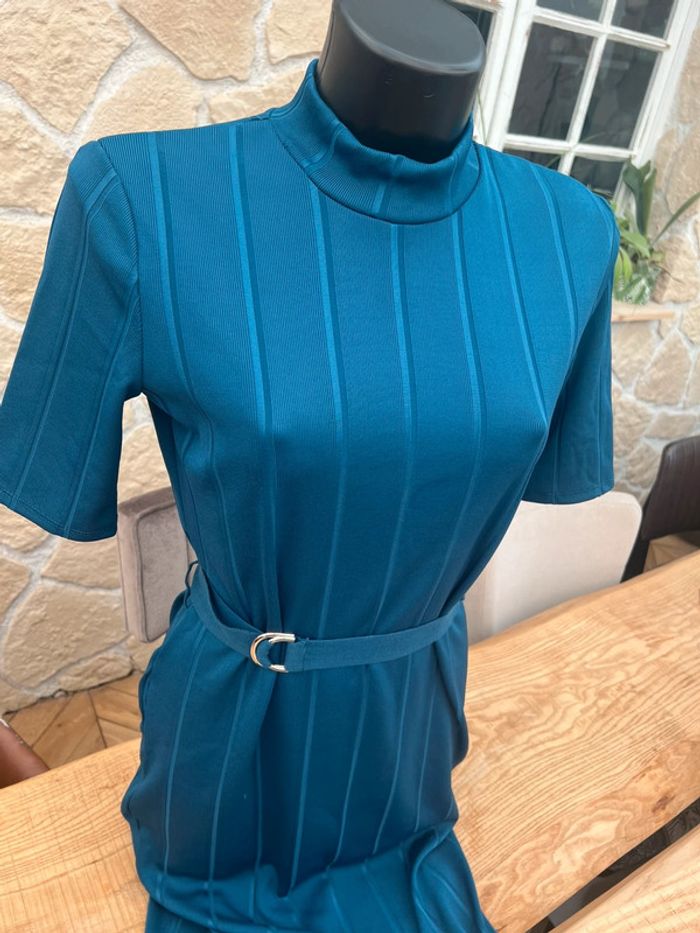 Robe d’été mi longue femme bleu légère canard mango taille M 38 moulante - photo numéro 3
