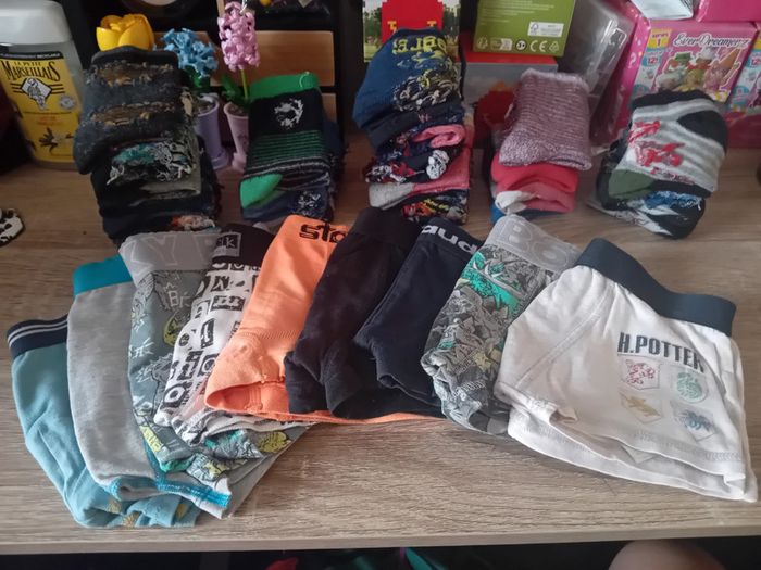 Gros lot de chaussette + caleçons garçon