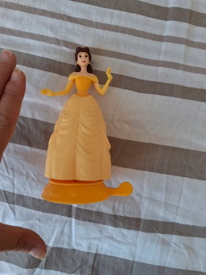 Figurine la belle et la bête kinder disney - photo numéro 3