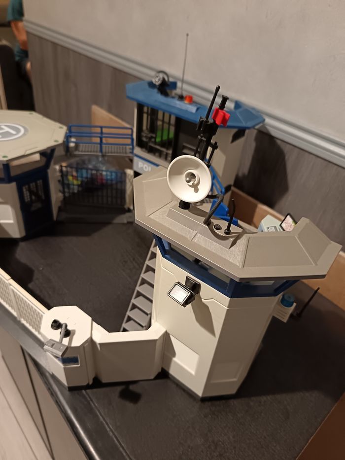 Caserne de police playmobile - photo numéro 2
