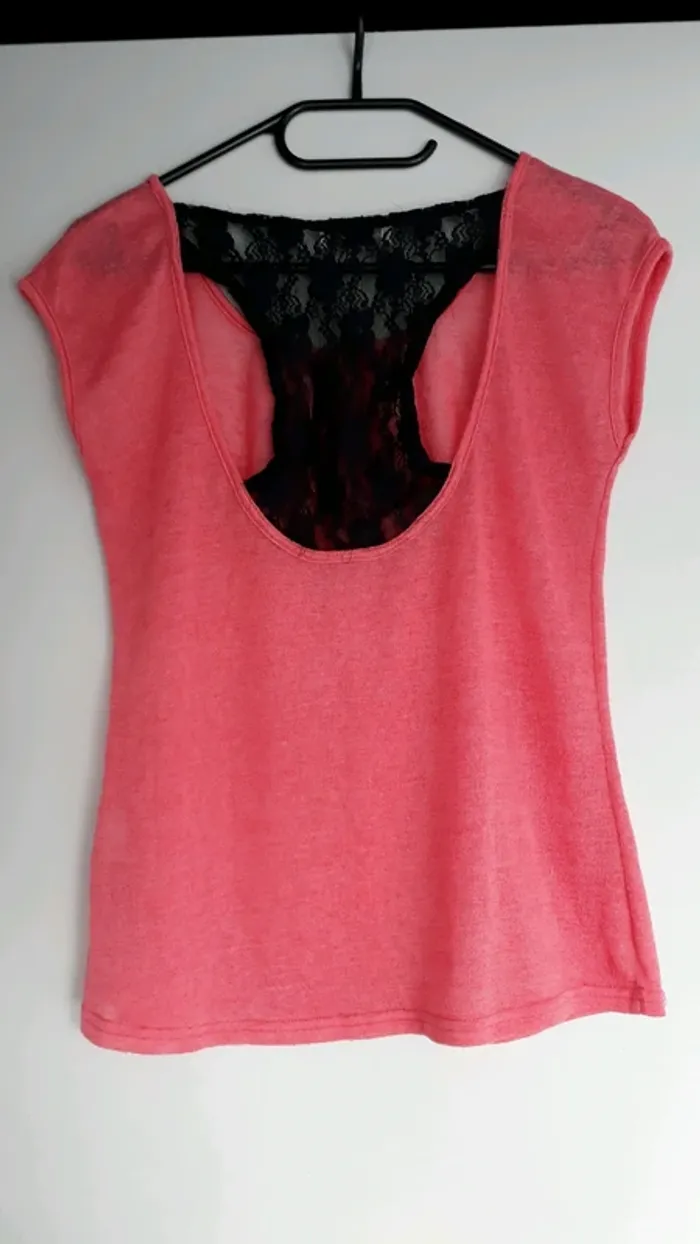 T-shirt rose corail dentelle dos - photo numéro 2