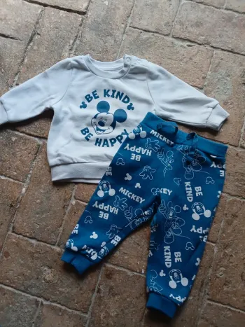 🌹ensemble Disney 6-9 mois 74cm 🌹