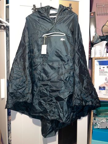Cape de pluie Lacoste homme ou femme 