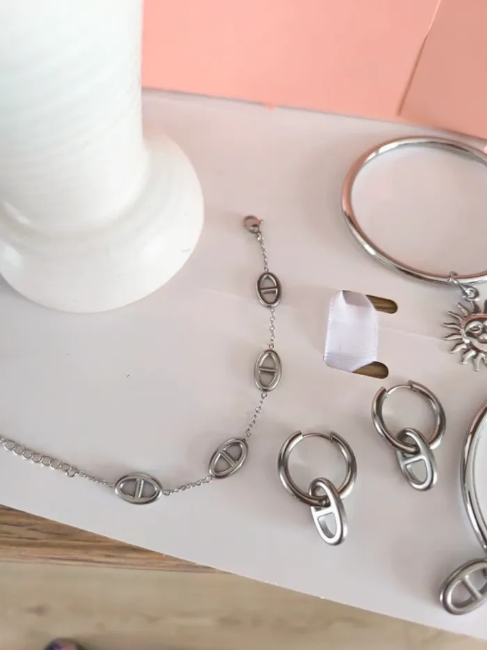 Lot de 25 bijoux argentés et multicolores - photo numéro 15