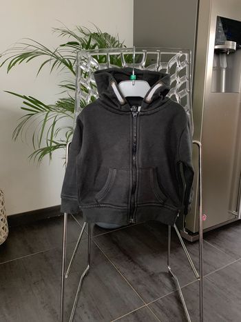 Sweat noir 2ans