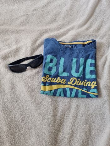 Lot t-shirt + lunettes de soleil enfant