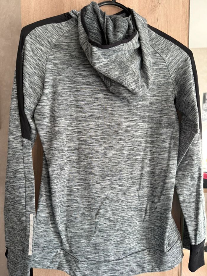 Pull de sport - photo numéro 2