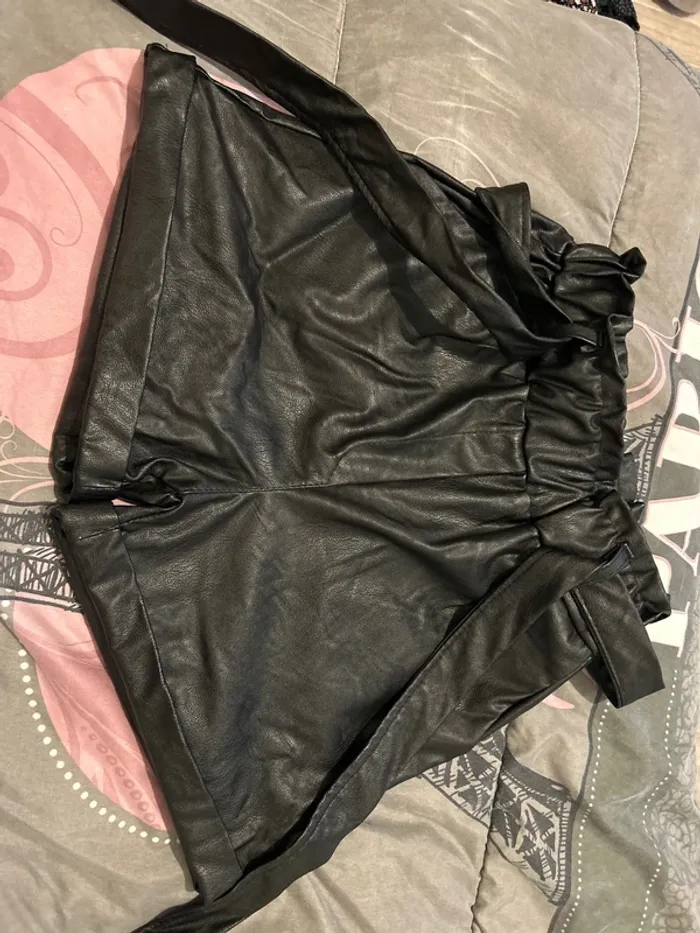 Short en cuir
