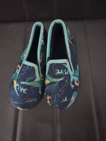 Pantoufles motifs dinosaures