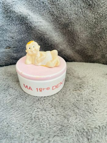 Boîte à dent de lait vintage