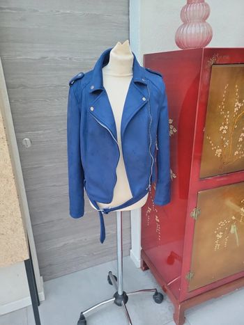 Veste neuve bleu marine toucher velours avec ceinture taille M