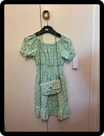 Robe à fleurs verte
