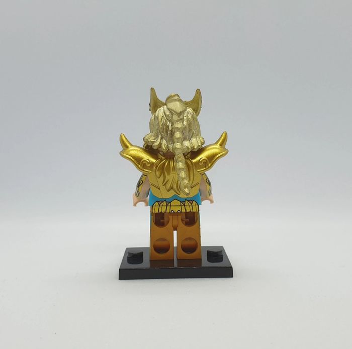 Figurine Les Chevaliers du Zodiaque - Milo du Scorpion - (Style Lego) - photo numéro 3