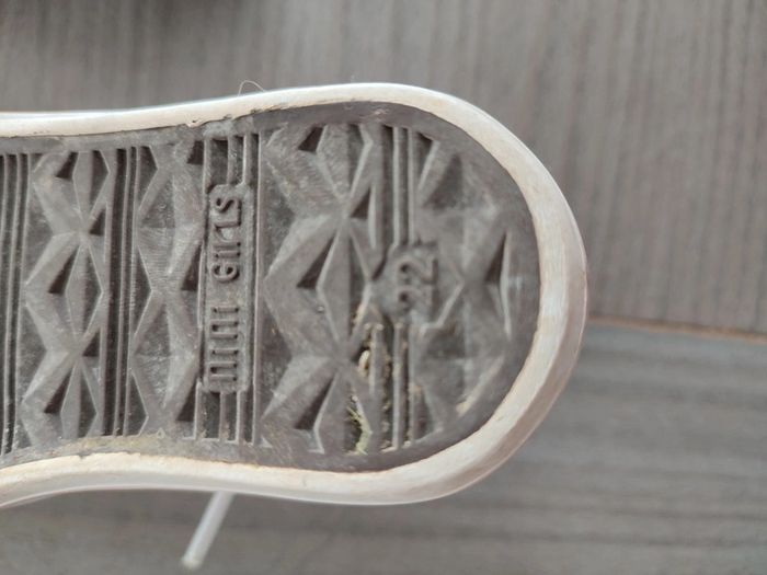 Baskets en toile taille 22 - photo numéro 5