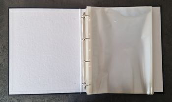 Classeur A4 noir NEUF + 60 pochettes transparentes TB état