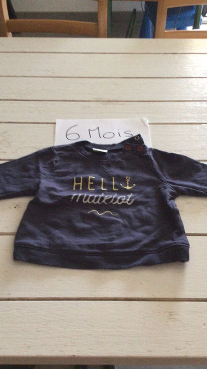 Pull bleu
