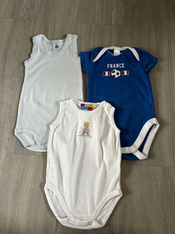 Lot de 3 bodies taille 6 mois
