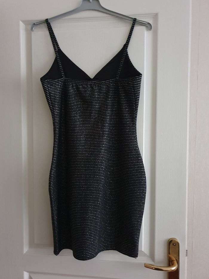 Robe de soirée à bretelles noire et argentée BOOHOO Taille 40 - photo numéro 2