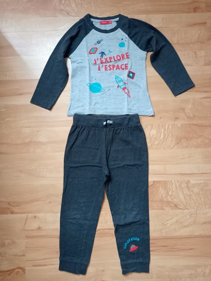 Pyjama espace 4 ans