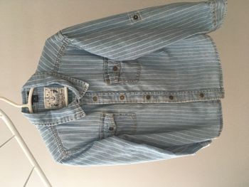 Chemise jean bleu clair manches longues – 4 ans – très bon état