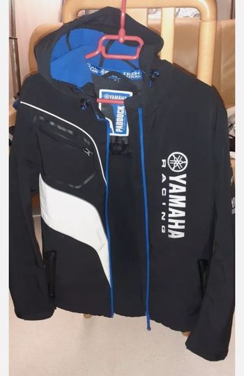 blouson léger  homme taille M Yamaha noir et bleu/ blanc excellent etat neuf
