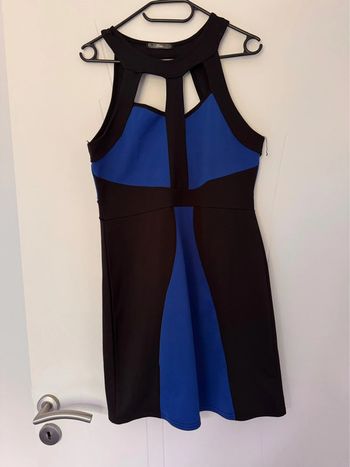 Robe bleu et noire cintrée