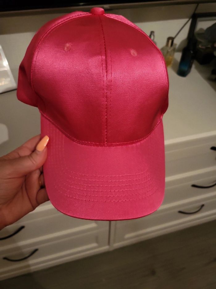 Casquette rose brillante neuve - photo numéro 3