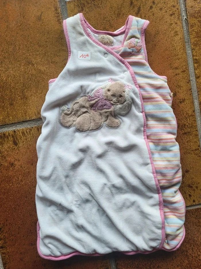 Petite gigoteuse noukies fille