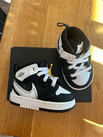 Basket Jordan neuve 18,5