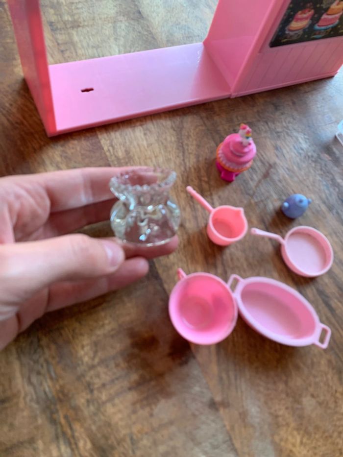 Lot jouet barbie magasin pâtisserie et chariot avec accessoires vitrine gâteau licorne - photo numéro 11
