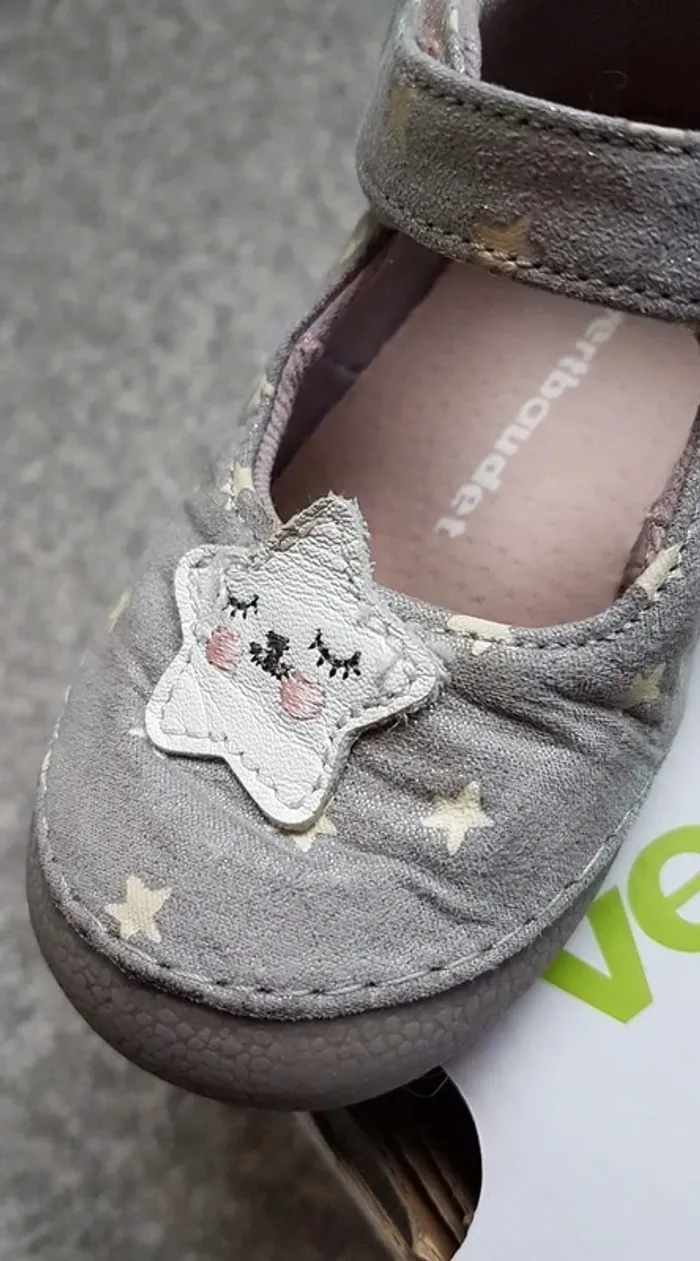 Vertbaudet chaussons étoiles phosphorescents
P19 mais taille grand. Portés seulement à la crèche - photo numéro 3