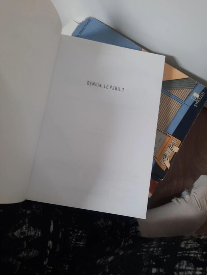 Demain. Le péril ? P m - photo numéro 2