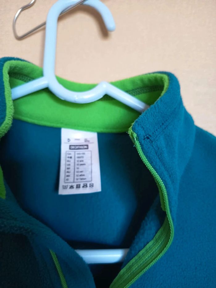 Sweat polaire léger enfant. Marque decathlon. Quechua. - photo numéro 2
