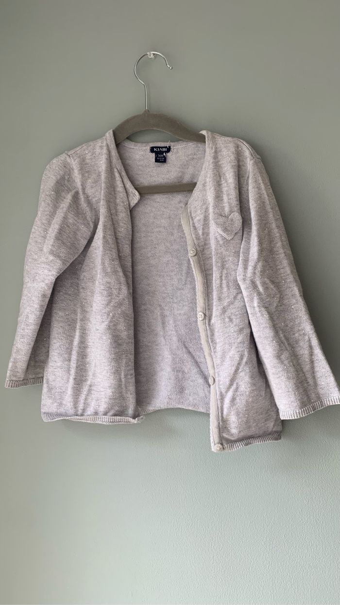 Gilet gris perle à pois