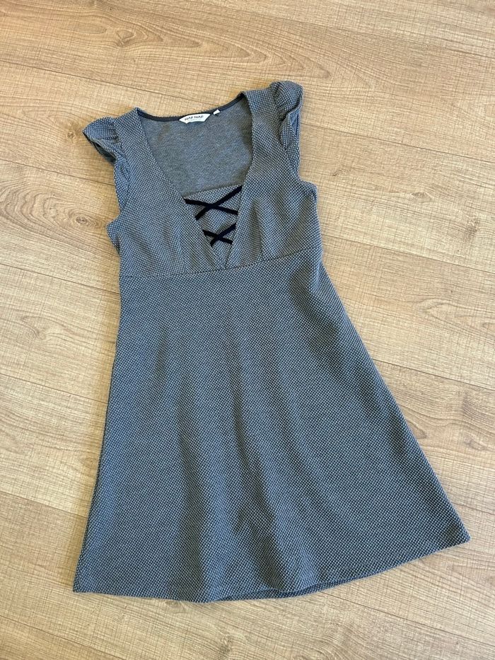 Robe grise à manches courtes Naf Naf taille 36 jamais portée - photo numéro 7