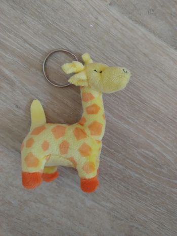 Petite peluche porte clé girafe