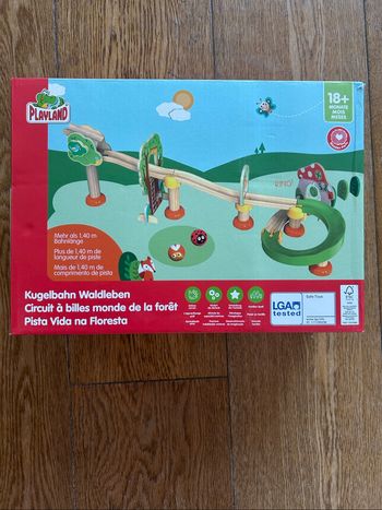 Circuit en bois avec billes