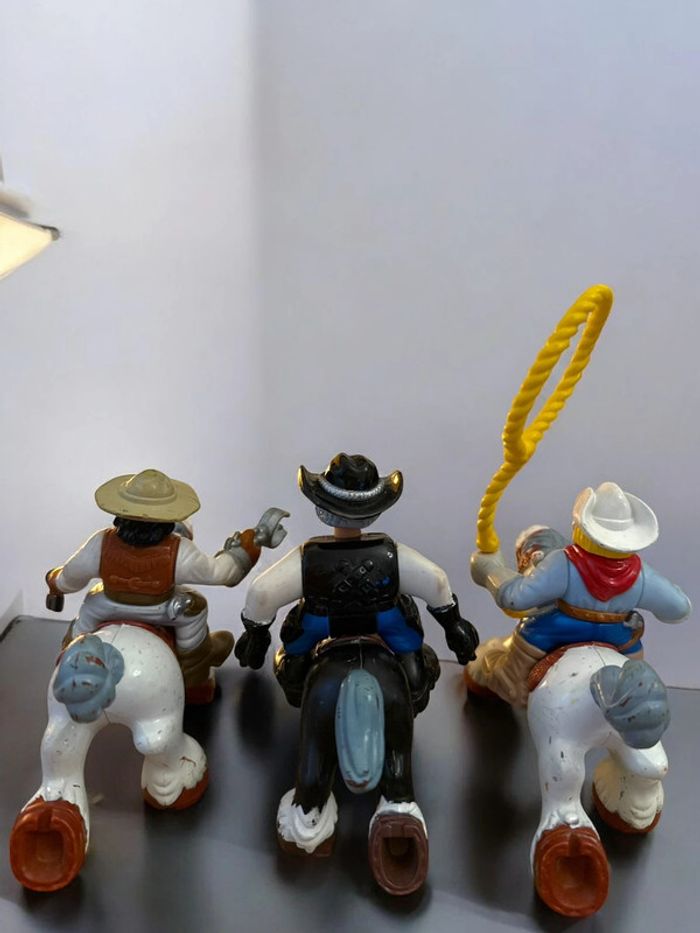 Lot de 3 figurines Fisher Price Great Adventures Western Town (1996) sur leurs chevaux - photo numéro 4