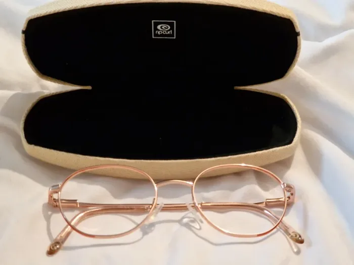 Monture de lunettes rip curl rose gold.