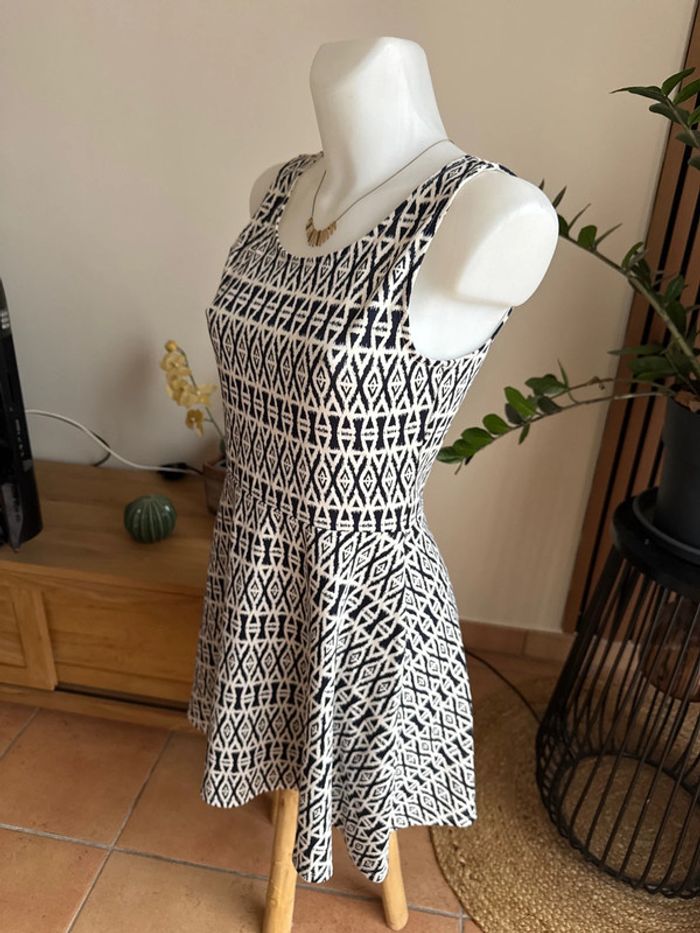 Robe patineuse neuve - photo numéro 3