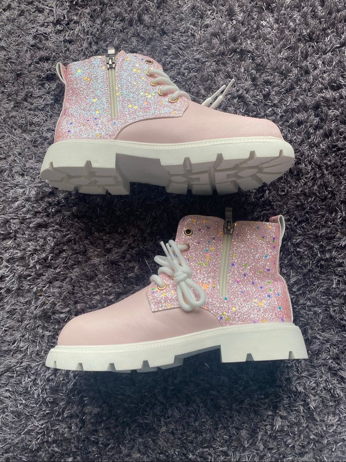 🩷 Bottines Stitch roses à paillettes – Taille 34 (Neuves) - photo numéro 2