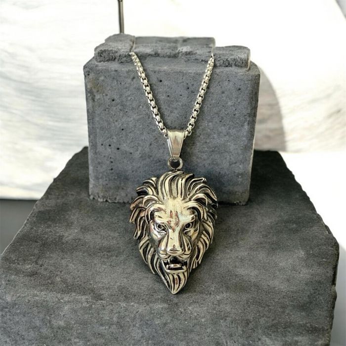 Collier avec pendentif lion - photo numéro 1