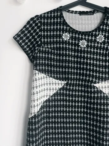 Robe noire et blanche à paillettes argentés Zara Taille M En très bon état