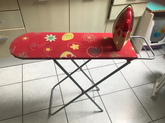 Table et fer à repasser pour enfant (pas d envoi)