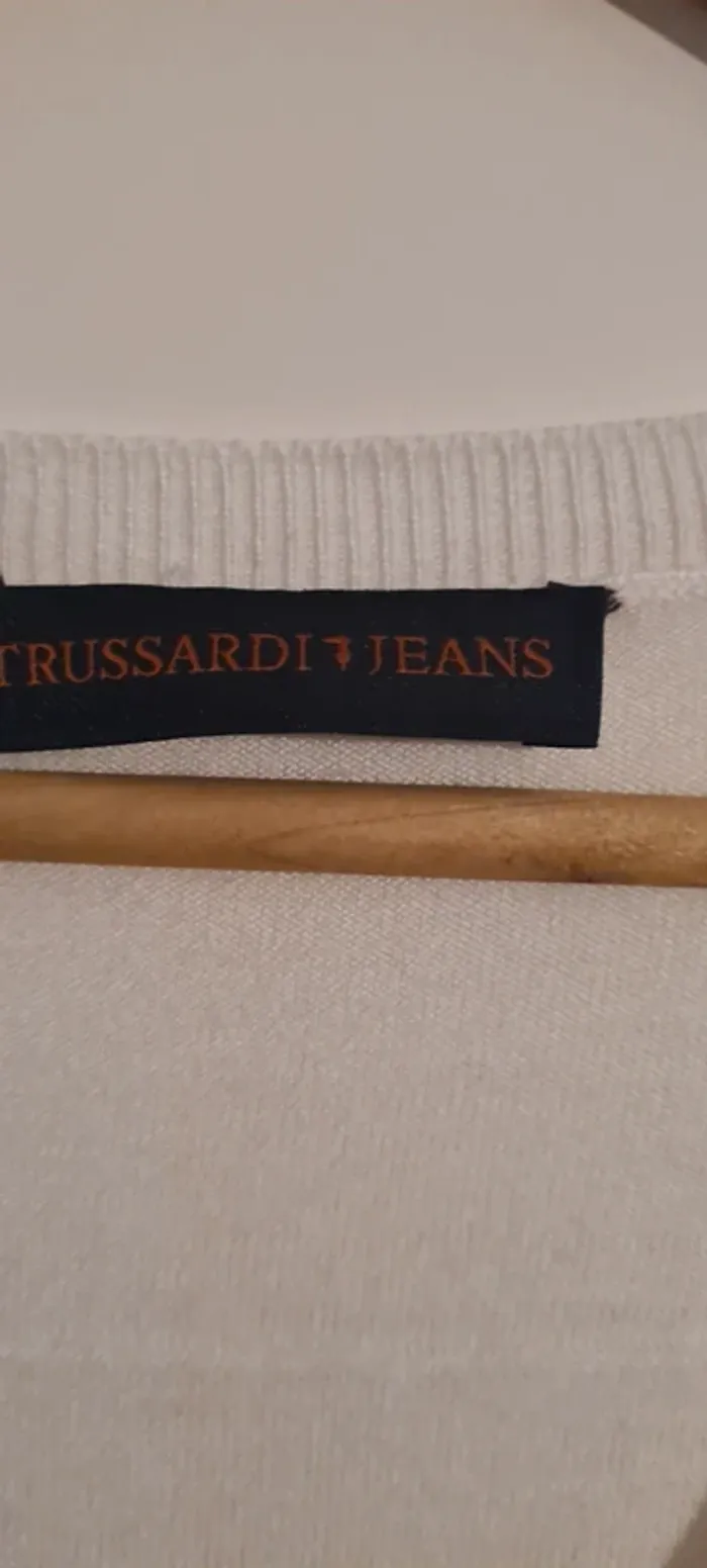 Pull col V et plis blanc Trussardi - photo numéro 3